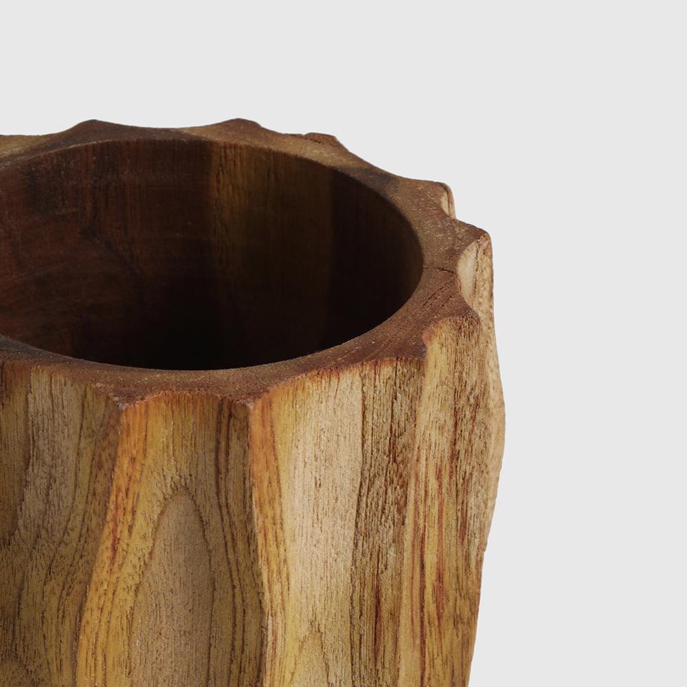 The Teakwood Vase of the Oasis
