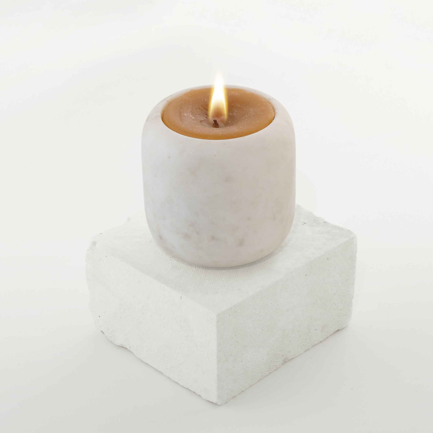 Aromatic Carrara Candle