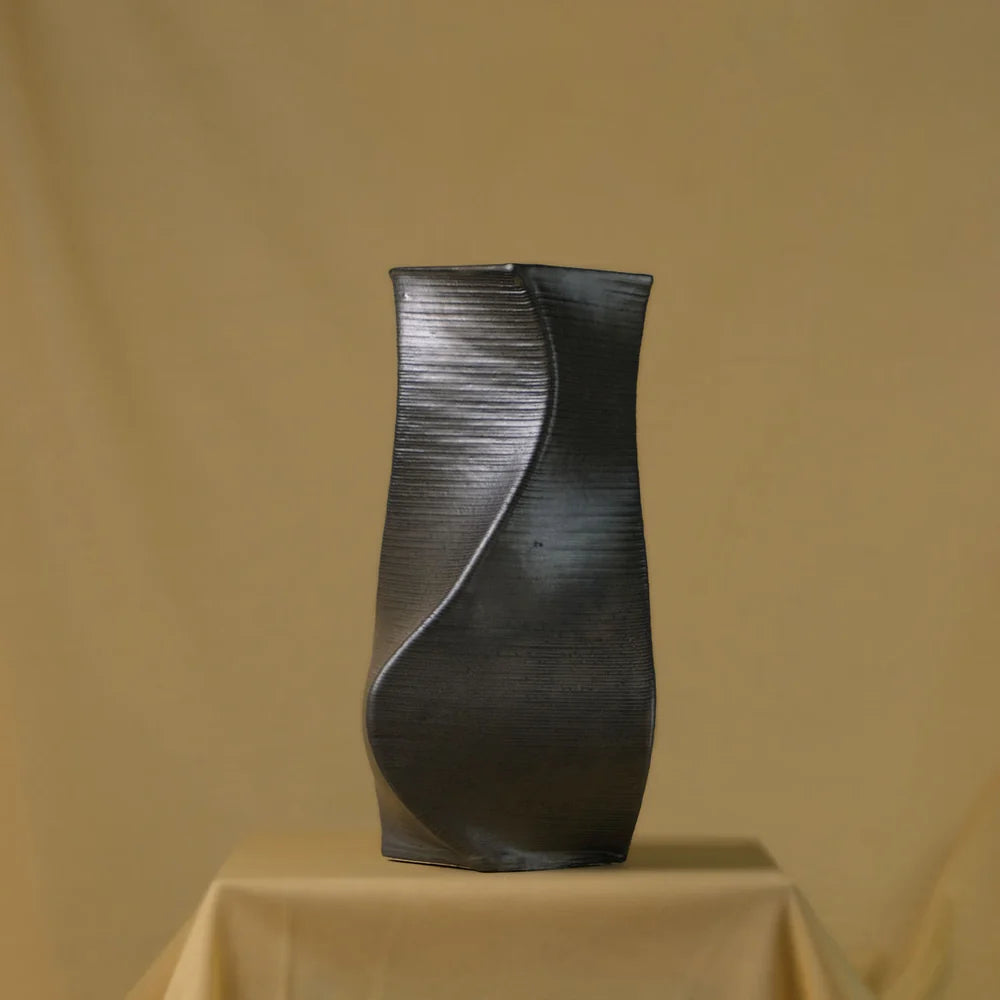 Twist 3D ceramic vase