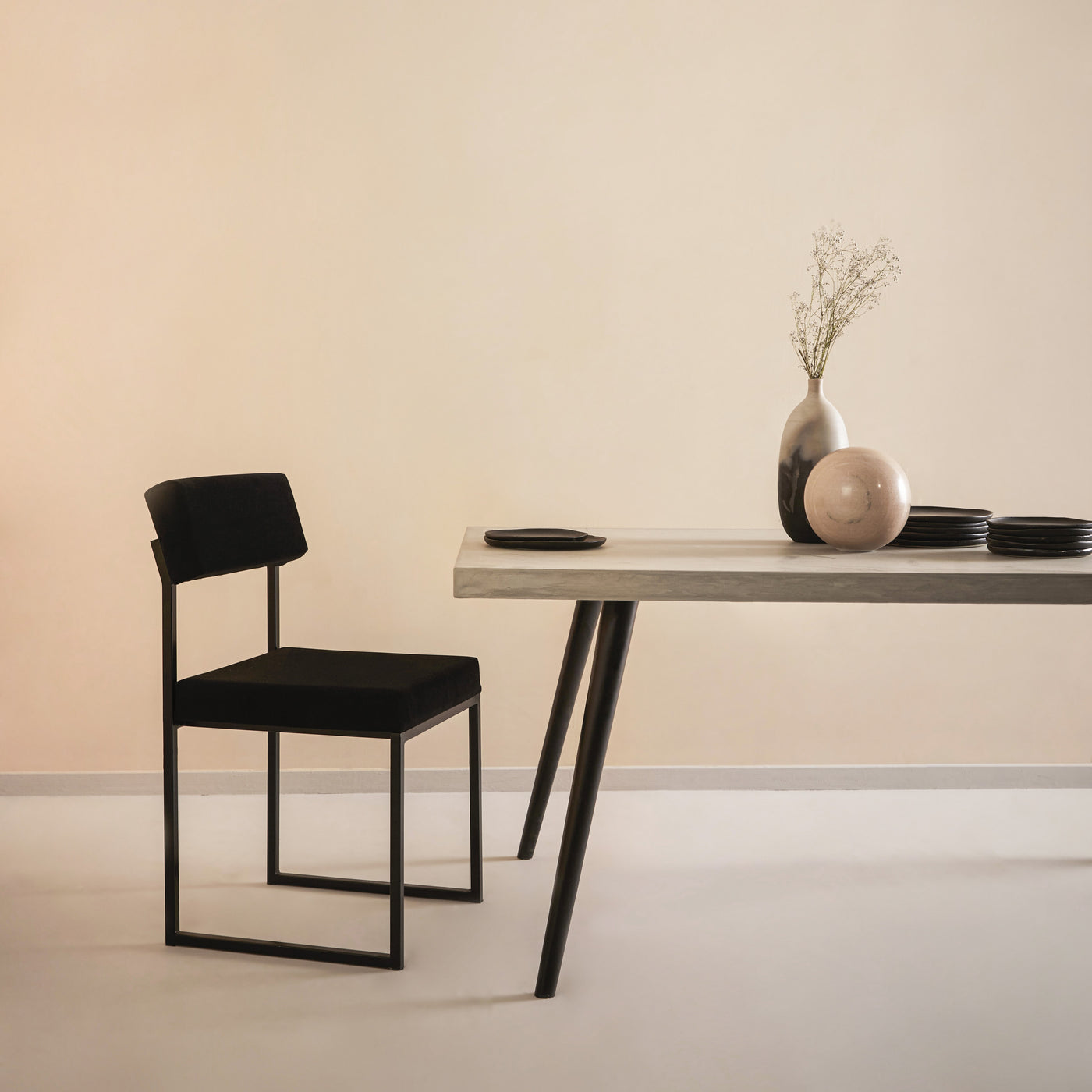 Mono Dining Table